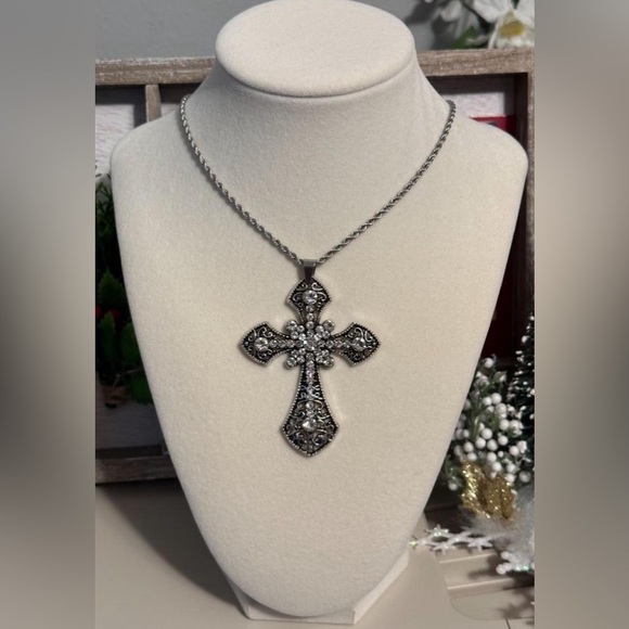 Brand New Handmade Gothic Cross Pendant On a Silver Stainless Steel Rope Chain. - Picture 8 of 9